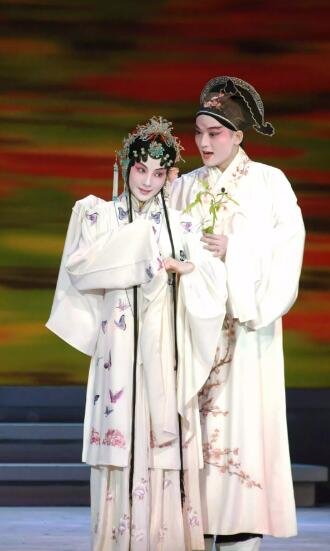 青春版‘牡丹亭’精华本璀璨上演，苏州昆剧魅力征服成都-第2张图片-票100