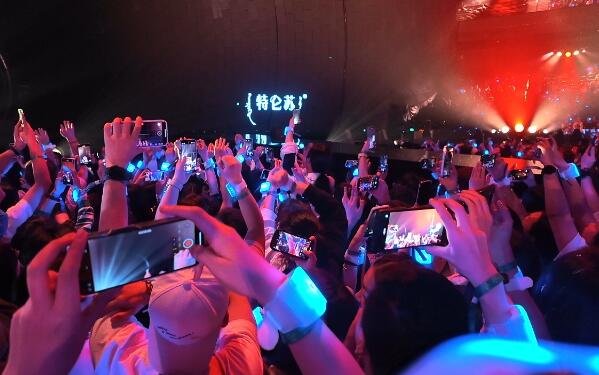 2024年跨年演唱会的宝石盛宴,音乐璀璨与潮流的完美结合-第1张图片-票100